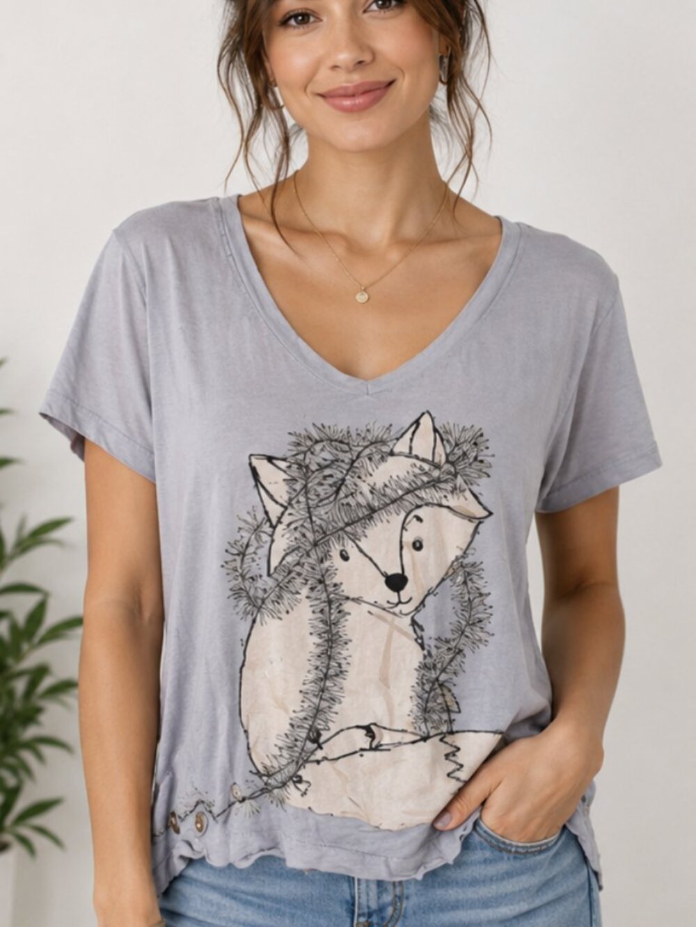 La Vie en Rose Blue Fox Graphic V-Neck T-Shirt Women's Medium